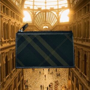 Burberry Tartan Patterned card holder With Zip Unisex